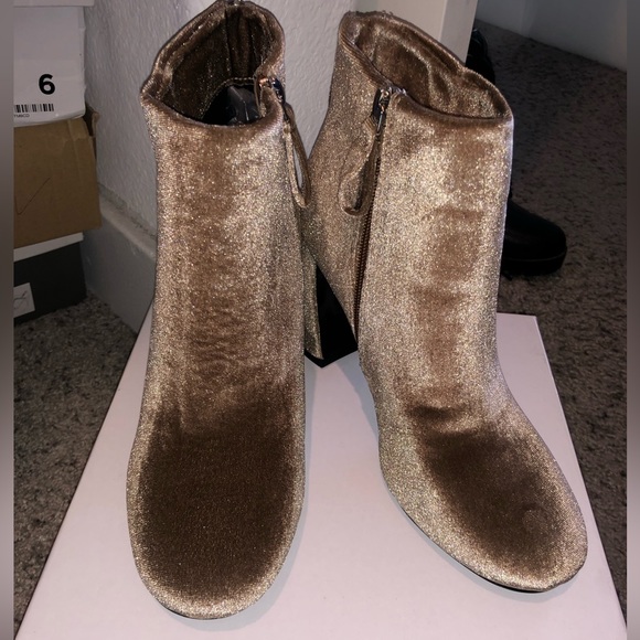 Grey Velvet booties NIB - Picture 6 of 6